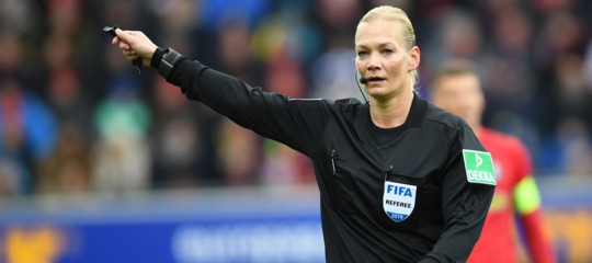 L'arbitro donna che fa paura all'Iran si chiama Bibiana Steinhaus