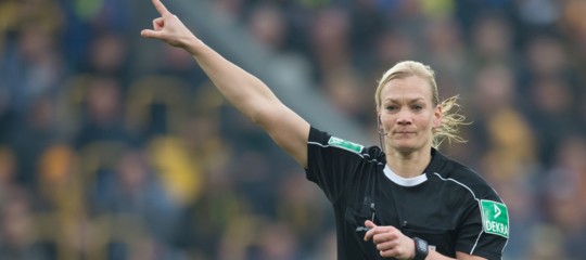 L'arbitro donna che fa paura all'Iran si chiama Bibiana Steinhaus