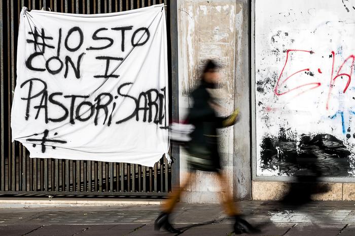 Latte: Salvini, lavoriamo giorno e notte. Le posizioni di pastori e industriali ora sono più vicine