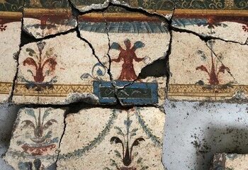 Le immagini dell’alcova tornata alla luce a Pompei