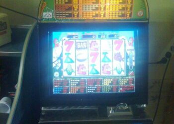 Lite sala slot, accoltellato da addetto