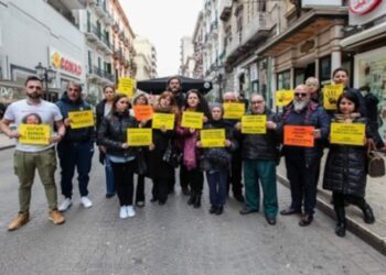 Marcia per bimbi morti: lutto a Taranto