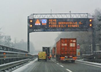 Maxi tamponamento in A12 per la grandine