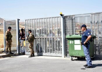 Migranti: Salvini, via a trasferimenti dal Cara Mineo