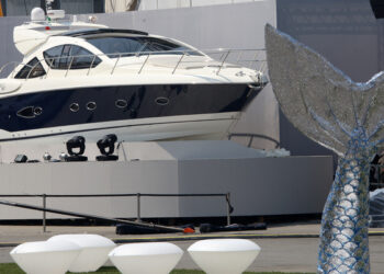 Nautica, Azimut a Miami con 16 yachts
