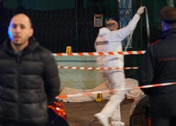 Omicidio nel Napoletano, ucciso tra la folla