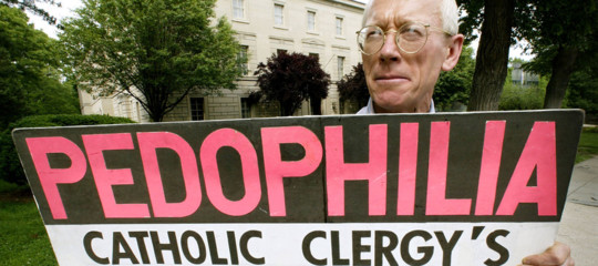 Pedofilia: diocesi Brooklyn pubblica lista di oltre 100 preti sospetti