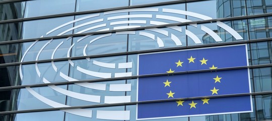 Per la Commissione europea la stima di crescita del Pil italiano nel 2019 cala allo 0,2% 