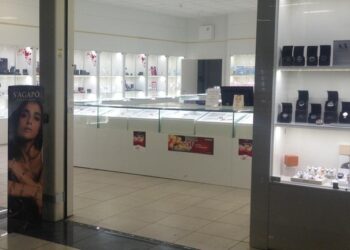 Rapina a San Salvo, in fuga con gioielli