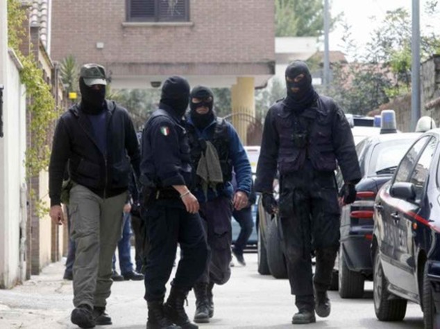 Rapito dai camorristi per un debito di droga del cognato