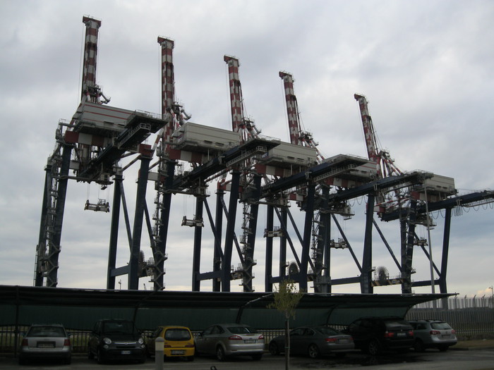 Sì licenziamenti, stop portuali Gioia T.