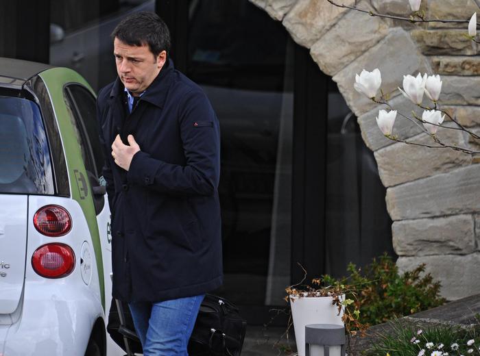 Tentò di far staccare la luce a casa Renzi, a processo