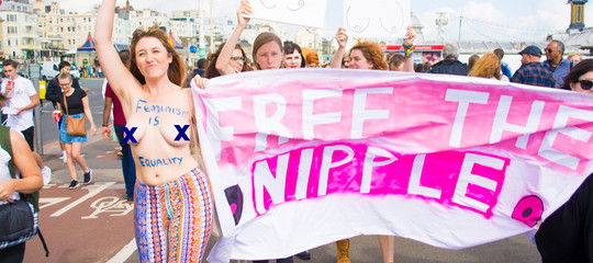 usa ragazze condannate topless