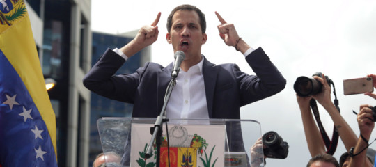 Venezuela, appello di Guaidò all’esercito: “Fate entrare gli aiuti umanitari”