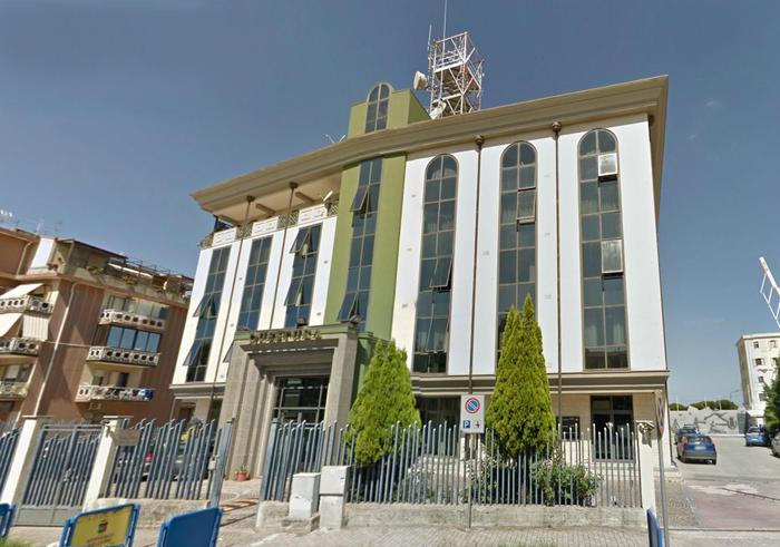 Ventenne aggredito da “branco”, indagini