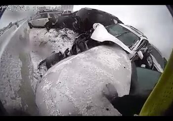 Wisconsin, automobilisti incastrati nelle auto incidentate, le immagini drammatiche