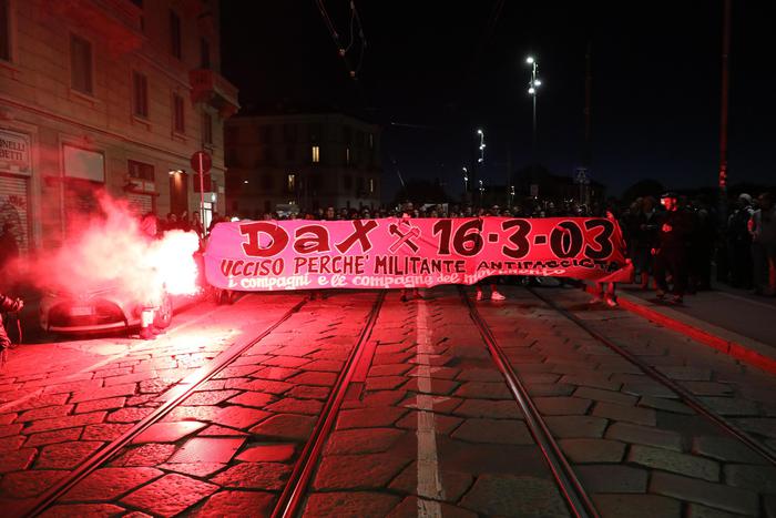 A Milano corteo antifascisti per Dax