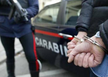 Abusa di un sedicenne, arrestato
