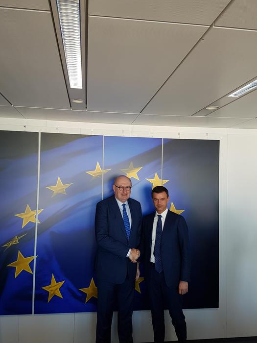 Agricoltura: da Pac a Xylella, temi incontro Hogan-Prandini