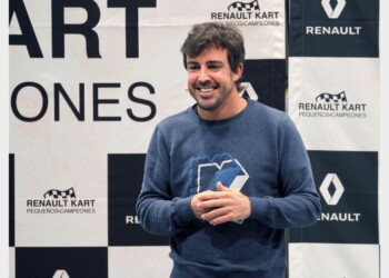 Alonso prova Toyota che ha vinto Dakar