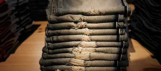 Anche i jeans hanno un problema di ecosostenibilità
