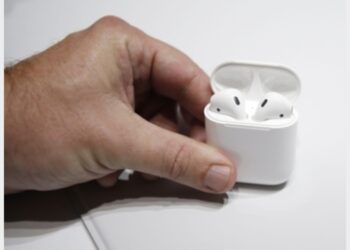Apple, AirPods con ricarica wireless