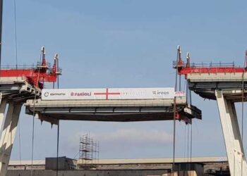 Arrivate a Genova maxigru da Olanda