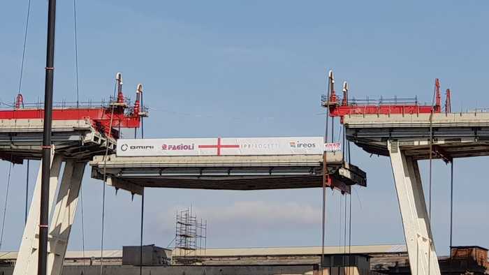 Arrivate a Genova maxigru da Olanda
