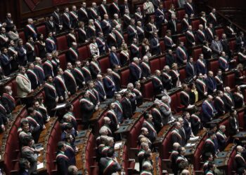 Autonomia: De Luca, difendere unità