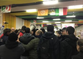 Blitz antagonista a Festa Pd con Minniti