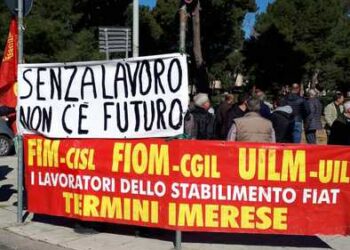 Blutec: sit-in operai davanti Regione