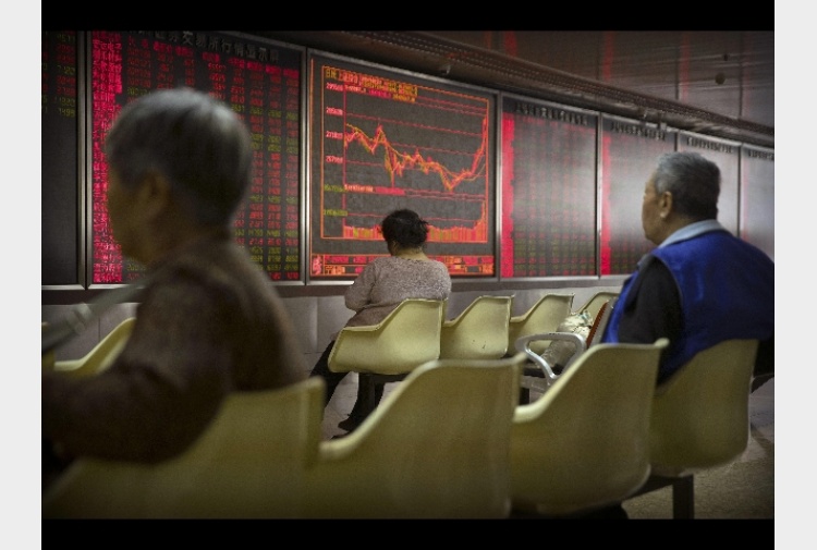 Borsa: Shanghai apre negativa, a -0,