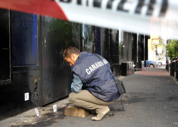 Bottiglia incendiaria per sindaco