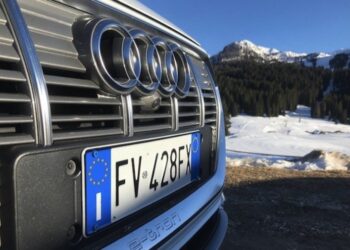 Che scossa al volante dell’Audi e-tron!