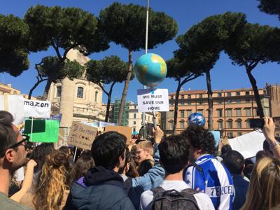 A Roma ragazzi e ragazze in piazza: 'Tu da che parte stai?' /Foto