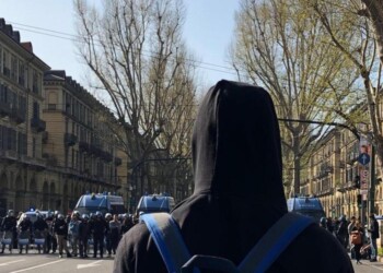 Cortei anarchici verso raduno bloccato