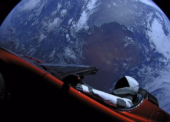 Elon Musk pronto a lanciare un nuovo manichino nello spazio