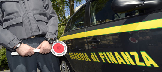 Fisco evasione auto lusso truffa