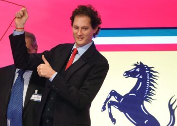 F1: Barcellona, J.Elkann in box Ferrari