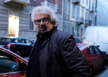 Grillo contestato a Lecce per Tap e Ilva
