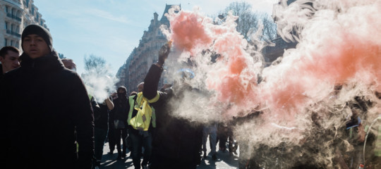 negozi saccheggiati parigi gilet gialli