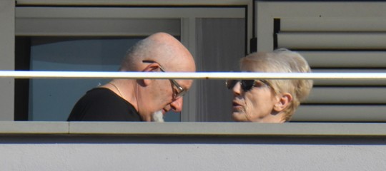 Il giudice di Firenze non revoca i domiciliari ai genitori di Renzi: lunedì l’udienza