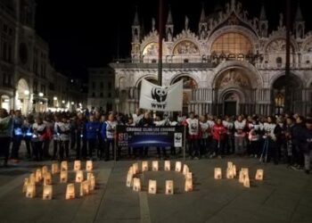 Il mondo spegne le luci per un’ora
 