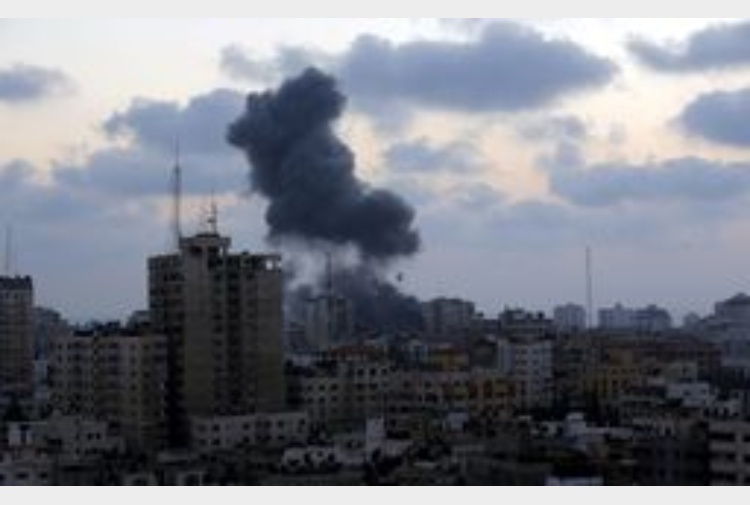 Israele lancia raid aerei su Gaza