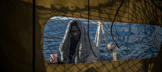 La Mare Jonio con 49 migranti a bordo è davanti Lampedusa. “Fateli sbarcare”