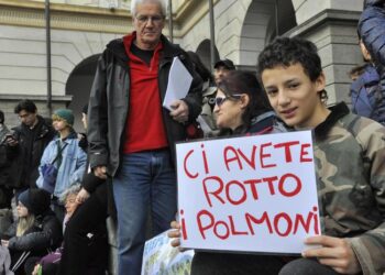 Liguria, migliaia studenti in piazza
