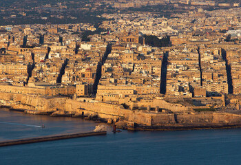 Migranti: forze speciali maltesi prendono il controllo della nave dirottata 