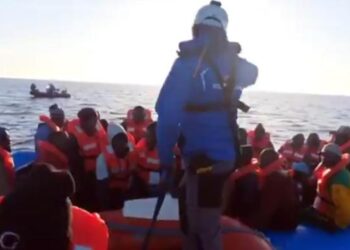 Migranti: Mediterranea, facciamo rotta verso Italia