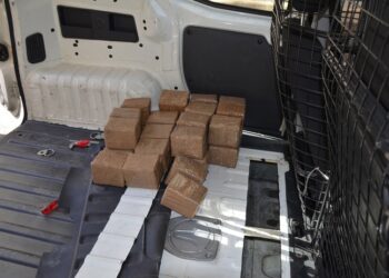 Nasconde 32 kg hashish su auto,arrestato