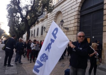 No Tap manifestano contro ministra Lezzi